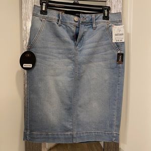 NWT light wash Jean skirt